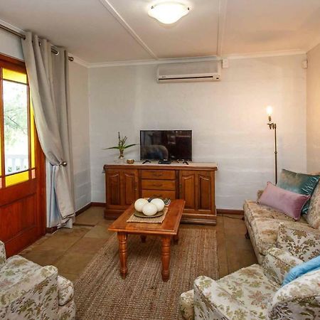 Hazenjacht Karoo Lifestyle - Spitzkop Apartment Oudtshoorn Bagian luar foto